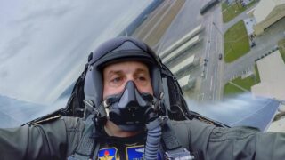 Первый полет на реактивном истребителе F-16 - «Видео приколы»