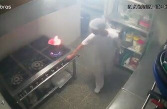 Молодой повар решил потушить горящее масло водой - «Видео приколы»