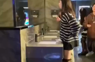 Мужской туалет в Японии с прозрачным зеркалом - «Видео приколы»