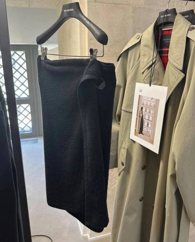Модный бренд Balenciaga представил новую юбк - «Фото приколы»