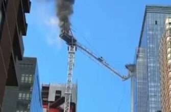 Строительный кран упал на улицу Нью-Йорка - «Видео приколы»