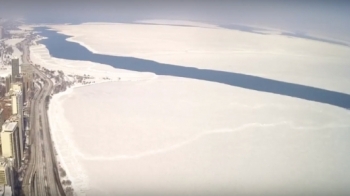 В США на озере Мичиган откололась огромная льдина - «Видео приколы»