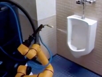 Робот для уборки общественного туалета - «Видео приколы»