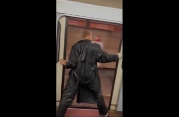 Подражатель матрицы в метро потерпел неудачу - «Видео приколы»